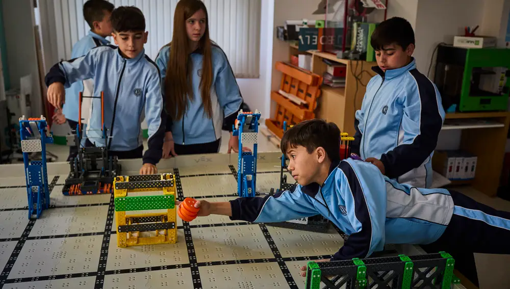 Estudiantes Mostoles Mundial Robótica VEX © Alberto Roldán / La Razón