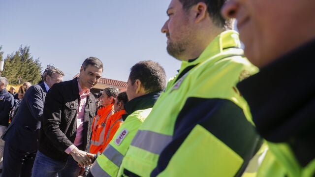 Sánchez ha visitado junto a Ximo Puig el puesto de mando avanzado de Barracas