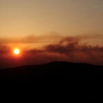 El tiempo ayuda durante la noche en el descontrolado incendio de Castellón 