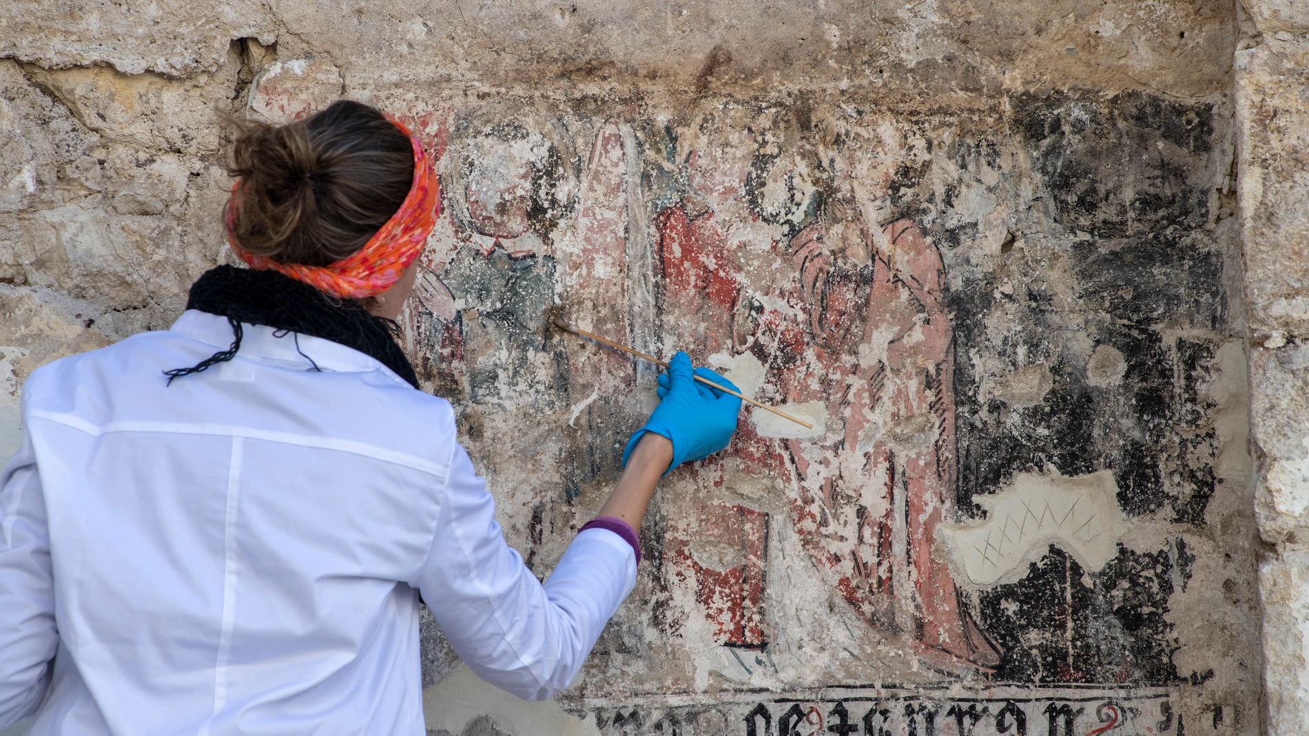 GRAFAND9580. JAÉN, 28/03/2023.-En la imagen trabajos en la nave central de la recuperada Iglesia de San Miguel en Jaén. Unas pinturas góticas reescriben la historia del templo con orígenes más antiguos de Jaén. EFE/José Manuel Pedrosa.