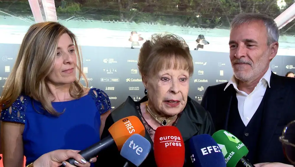 Gemma Cuervo reaparece arropada por sus hijos en los Premios Talía: "Estoy de maravilla"