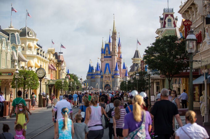 EEUU.- Disney aprobó con la junta saliente recortar los poderes de la nueva impuesta por el gobernador de Florida