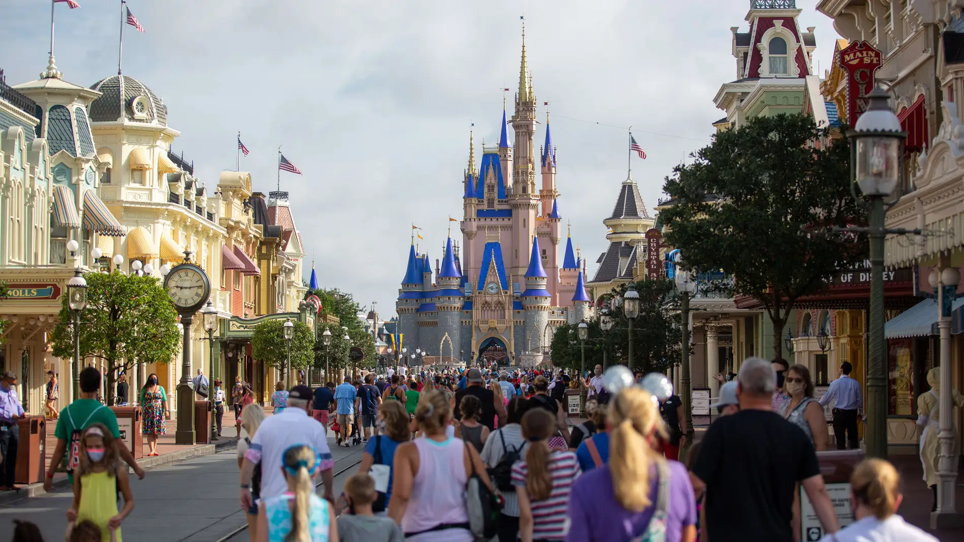 EEUU.- Disney aprobó con la junta saliente recortar los poderes de la nueva impuesta por el gobernador de Florida