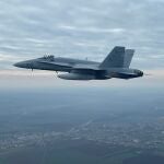 Uno de los F-18 españoles sobre Rumanía