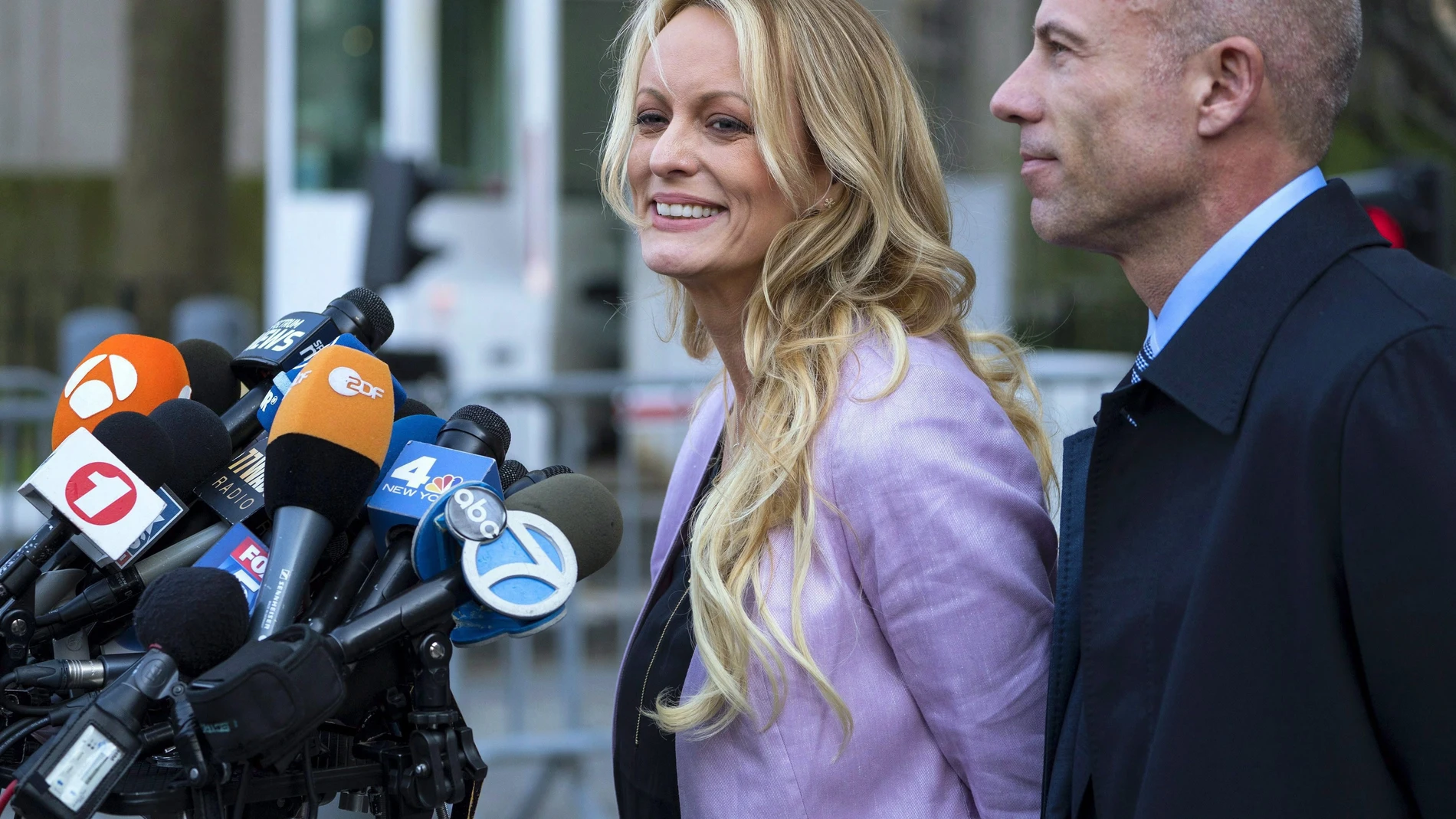 EEUU.- Stormy Daniels da las gracias por "el apoyo y amor" recibido tras la imputación de Trump en EEUU
