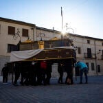 Ensayo de procesión de la Hermandad del Santísimo sacramento y del Cristo del Perdón de Torrelaguna.