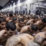 This handout picture released by the El Salvador's Presidency shows the second arrival of inmates belonging to the MS-13 and 18 gangs to the new prison "Terrorist Confinement Centre" (CECOT) in Tecoluca, 74 km southeast of San Salvador, on March 15, 2023. - The "Terrorist Confinement Centre" (CECOT), "America's largest" mega-prison, is equipped with high-tech surveillance and designed to house 40,000 criminals.