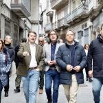 Fernández Mañuec y García Carbayo pasean por Béjar junto al candidato del PP a la alcaldía, Luis Francisco Martín