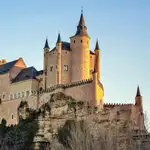 Alcázar de Segovia surcando el río Eresma