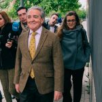 El abogado Corbín, junto a una de sus hijas, Rita Corbín Barberá