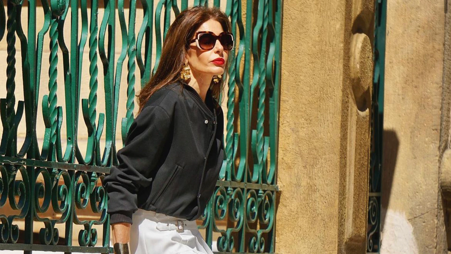 Las Influencers de más de 50 años tienen el look 'black & white' que querrás tener esta primavera