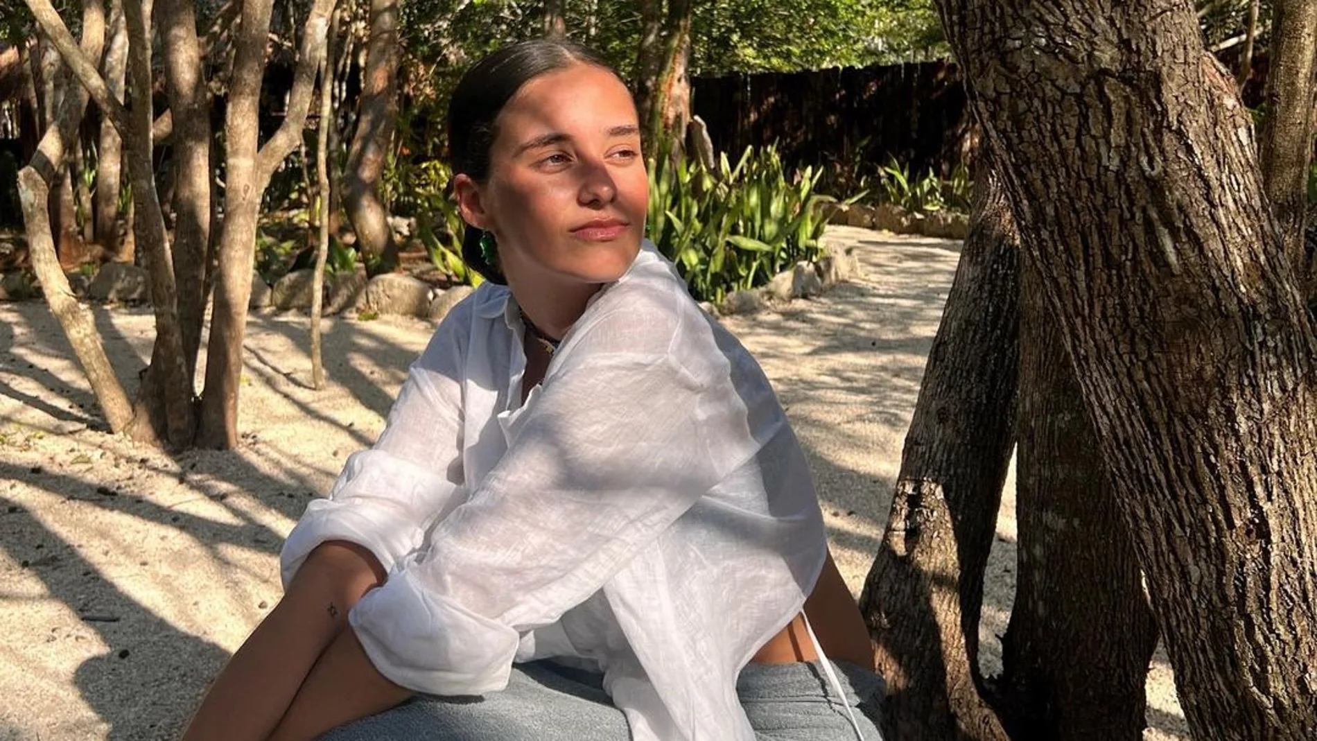 Victoria Federica de vacaciones con camisa de Zara.