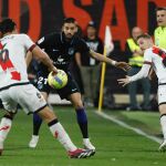 El Atlético continuó en Vallecas con su racha de victorias