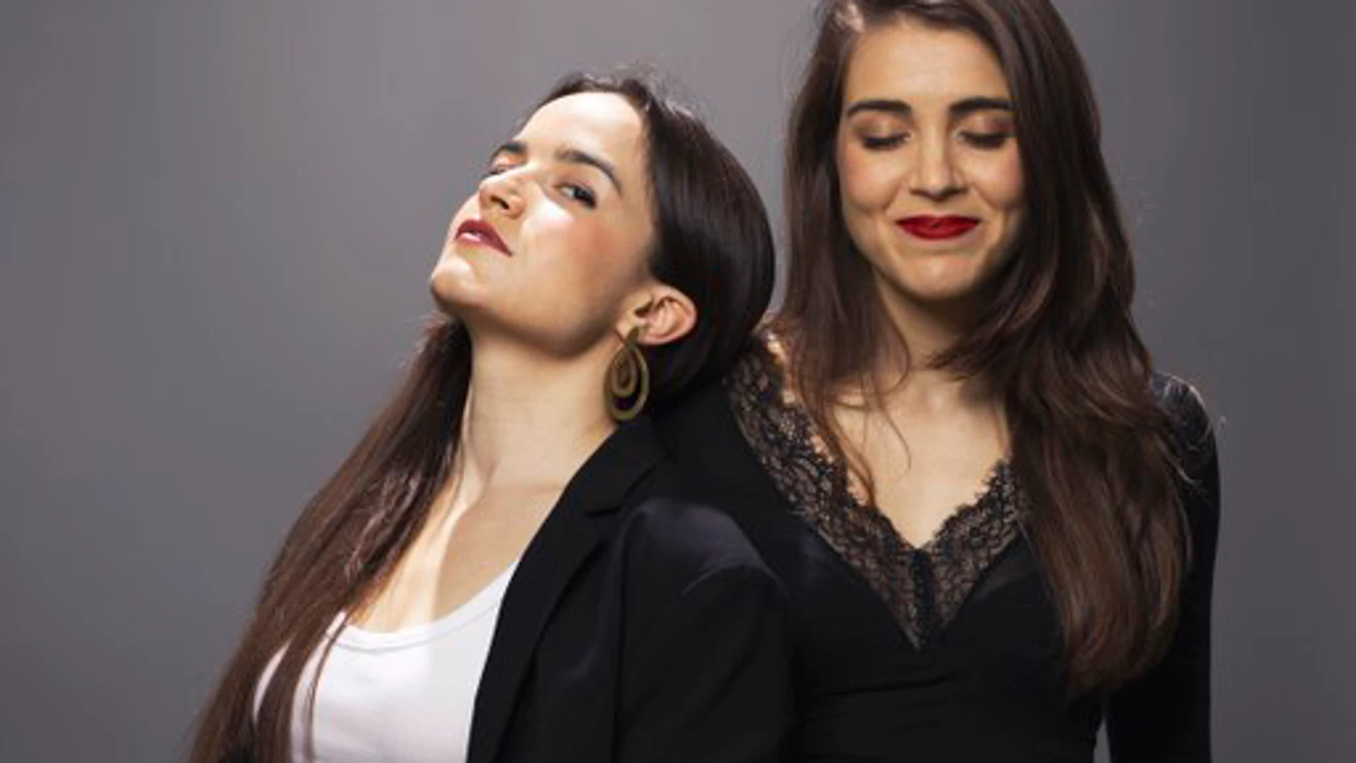 La soprano Natalia Labourdette y la pianista Victoria Guerrero