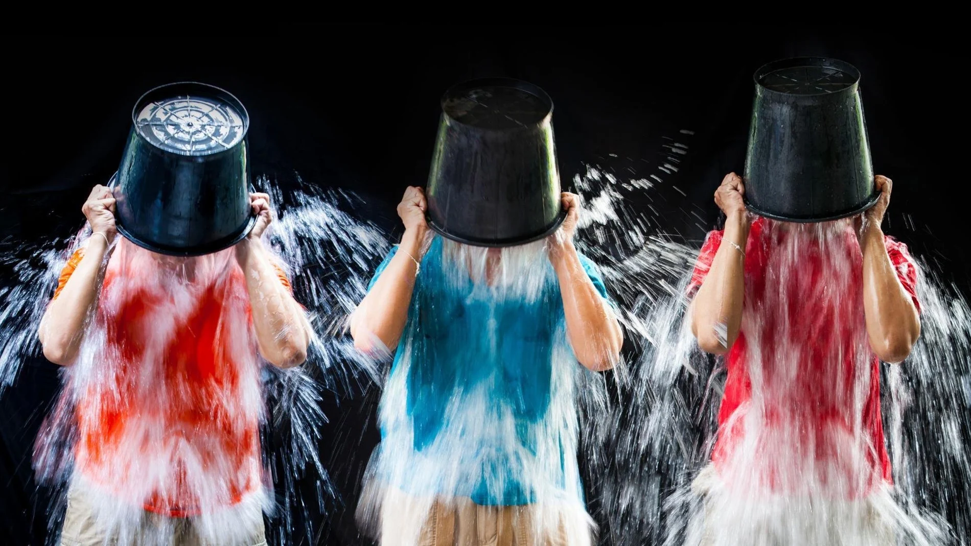El reto conocido como «Ice Bucket Challenge», procedente de EE UU, recaudó casi 80 millones de dólares en 2014 para investigar la Esclerosis Lateral Amiotrófica (ELA)