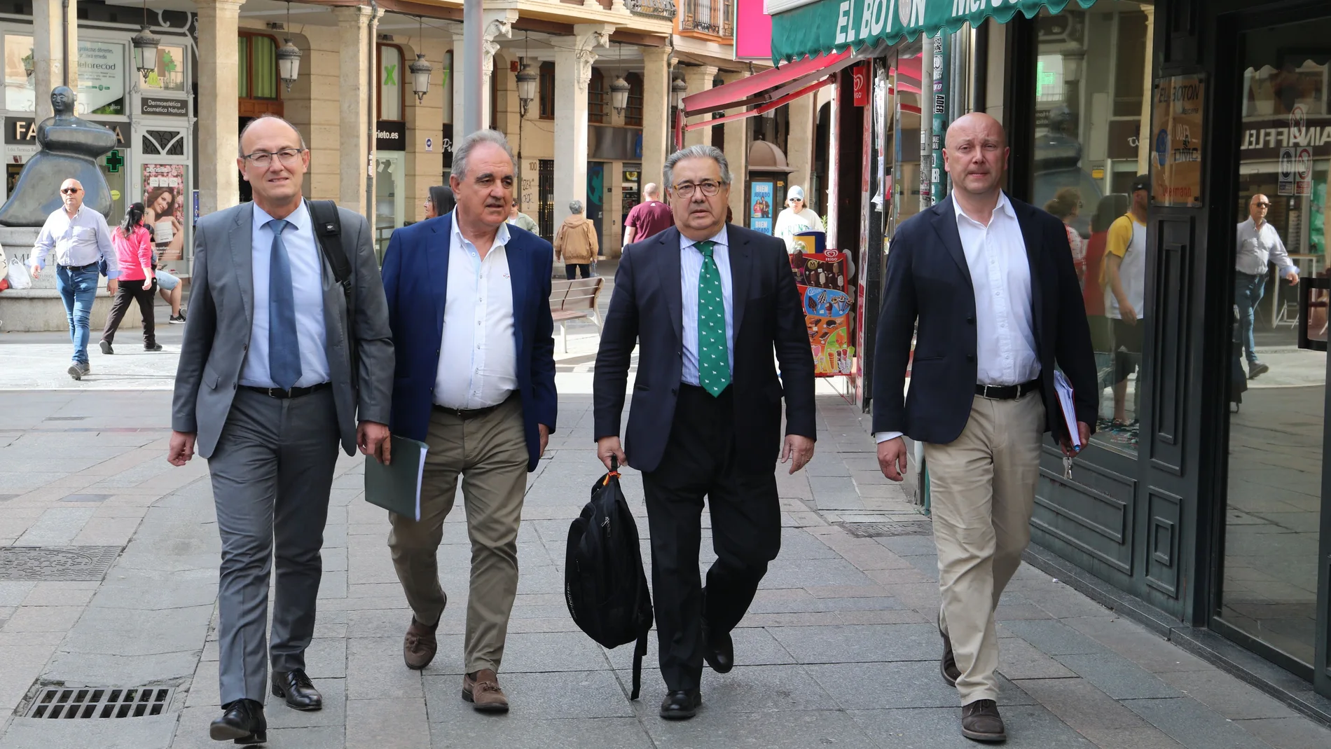 El eurodiputado del PP, Juan Ignacio Zoido, llega a la jornada agraria en Palencia