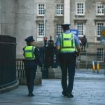 La Policía norirlandesa encuentra cuatro presuntas bombas caseras en un cementerio en Derry