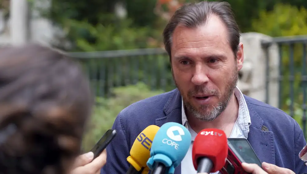 Óscar Puente atiende a los medios