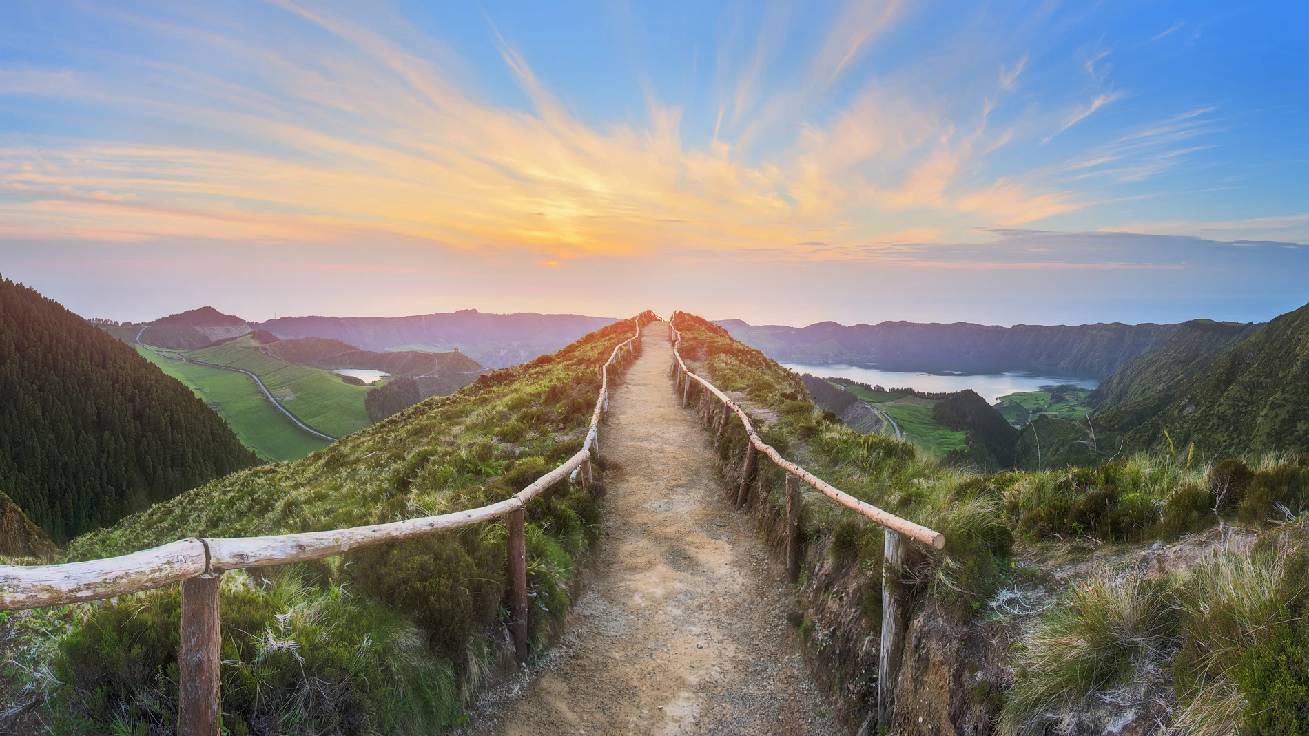 Paisaje montañoso de la isla portuguesa de Sao Miguel