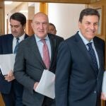 Carnero, Fernández Carriedo y Suárez-Quiñones, a su llegada a la rueda de prensa posterior al Consejo de Gobierno