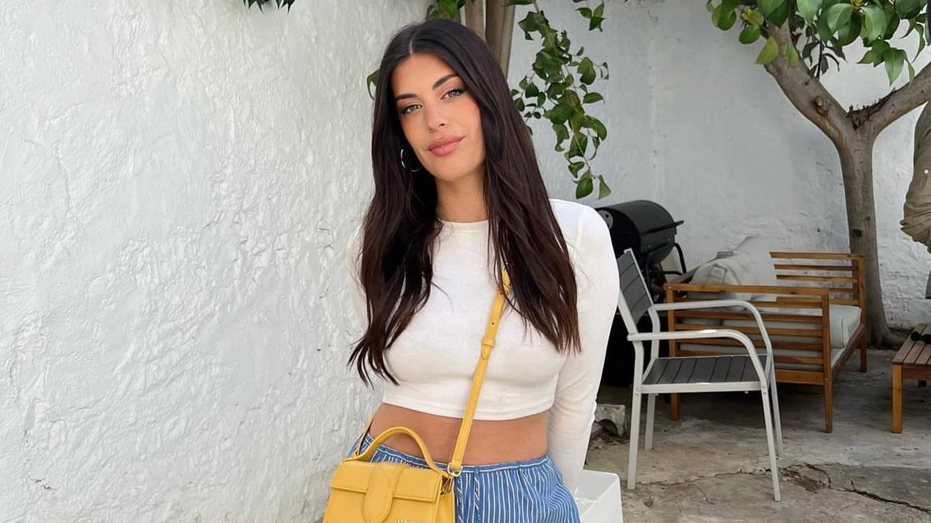 Dulceida nos ha conquistado con el pantalón estilo pijamero más casual para los días más tranquilos en casa