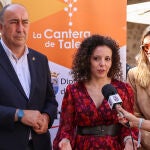El presidente de la Diputación, Miguel Ángel de Vicente, la diputada Noemí Otero y la presidenta de la Cámara de Segovia, María José Tapia, presentan la iniciativa