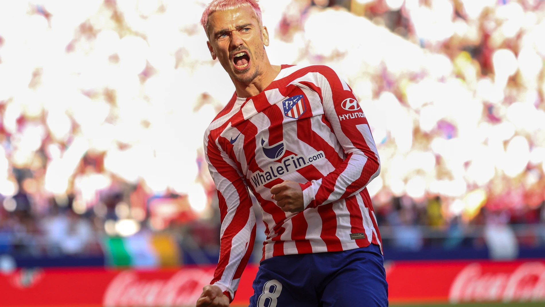 MADRID, 16/04/2023.- El delantero del Atlético de Madrid Antoine Griezmann celebra tras marcar ante el Almería, durante el partido de Liga en Primera División que Atlético de Madrid y UD Almería disputan este domingo en el estadio Metropolitano. EFE/Kiko Huesca