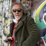 Pertenecer a Golpes Bajos, con el ya fallecido Germán Coppini como vocalista, y a Cómplices hizo de Teo Cardalda un artista crucial para la música española