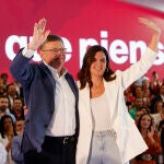 Ximo Puig y Sandra Gómez hoy durante la convención municipal del PSOE en Valencia
