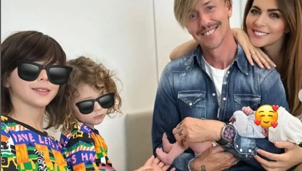 Guti y Romina Belluscio, junto a sus hijos y su nieto Hugo, recién nacido