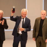 Los humoristas de Tricicle reciben el Max de Honor, durante la XXVI gala de los premios MAX de las Artes Escénicas celebrada este lunes en el Gran Teatro Falla de Cádiz