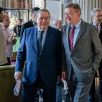 El presidente de la Generalitat valenciana, Ximo Puig, junto al presidente de la Asociación Valenciana de Empresarios (AVE)