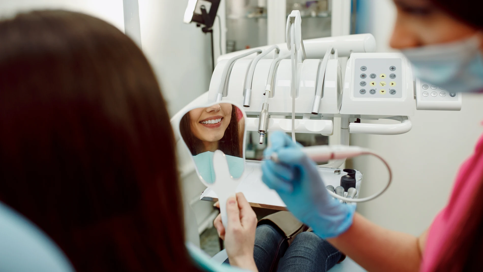 Joven en el dentista