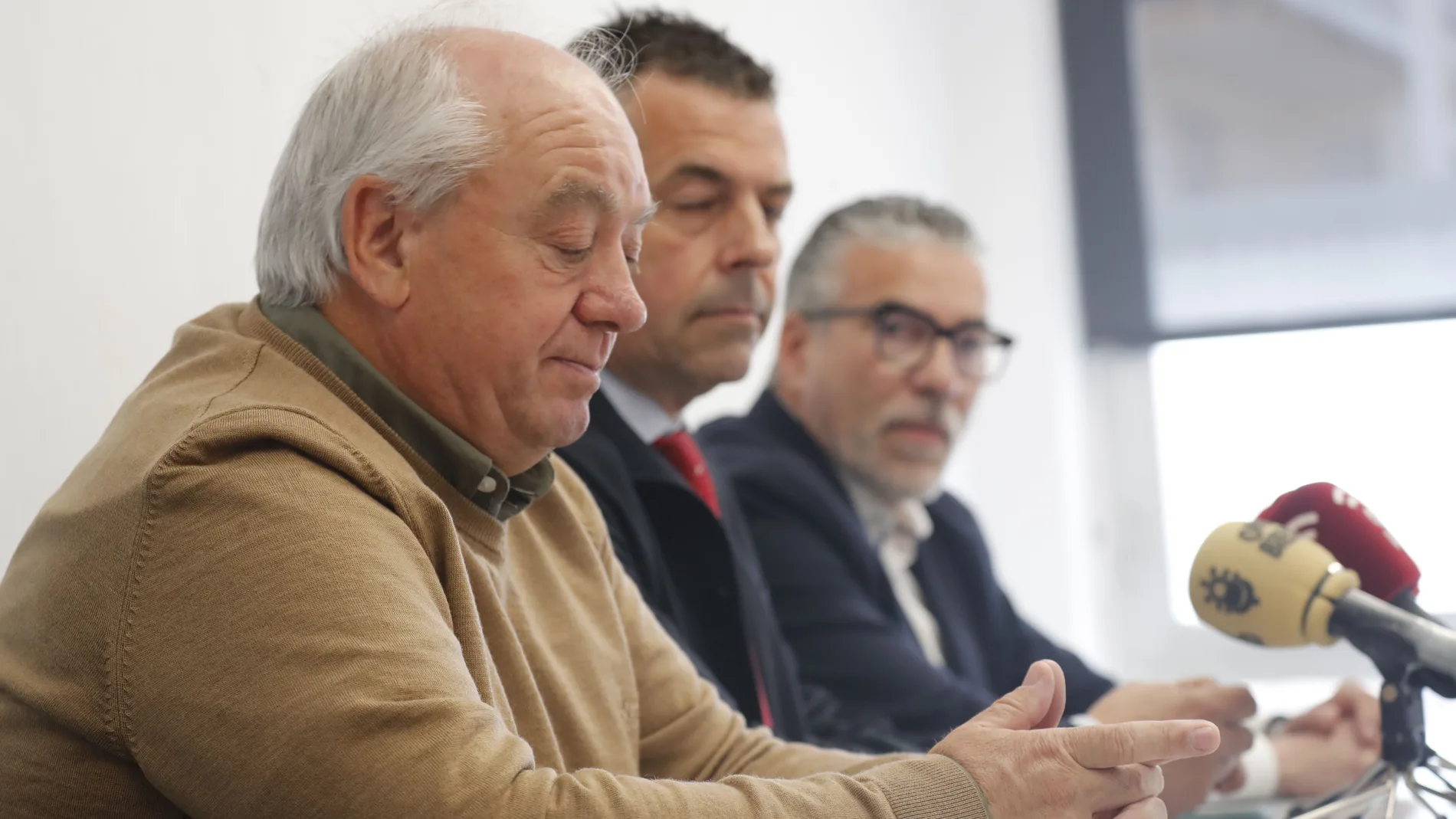 Un momento del fallo por parte de la Fele al mejor empresario berciano del año
