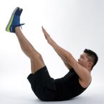 Este es uno de los ejercicios para poner en práctica pilates en pared