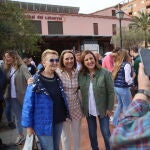 María José Catalá y Cuca Gamarra visitan el Mercado de Cabanyal