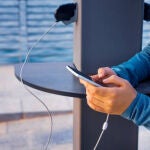 Smartphone cargándose