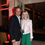 Eugenia Martínez de Irujo con falda maxi verde y Tana Rivera con un 'total look' gris de lo más en tendencia: dos looks perfectos para dar inicio a la Feria de Abril