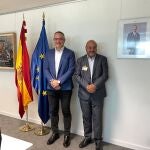 el director general del Mar Menor, Víctor Serrano, al director de Espacio, Grandes Instalaciones y Programas Duales del Centro para el Desarrollo Tecnológico Industrial (CDTI), Juan Carlos Cortés Pulido