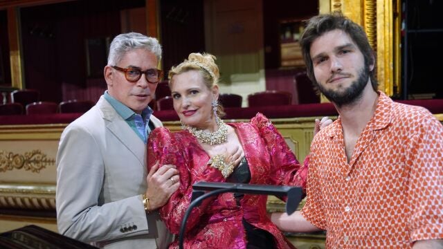 De izquierda a derecha, Boris Izaguirre, Ainhoa Arteta y Lucas Vidal