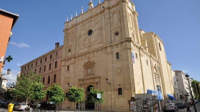 La Catedral de Granada, la zona donde se encontraba la casa donde una joven fue encerrada por su novio en el balcón