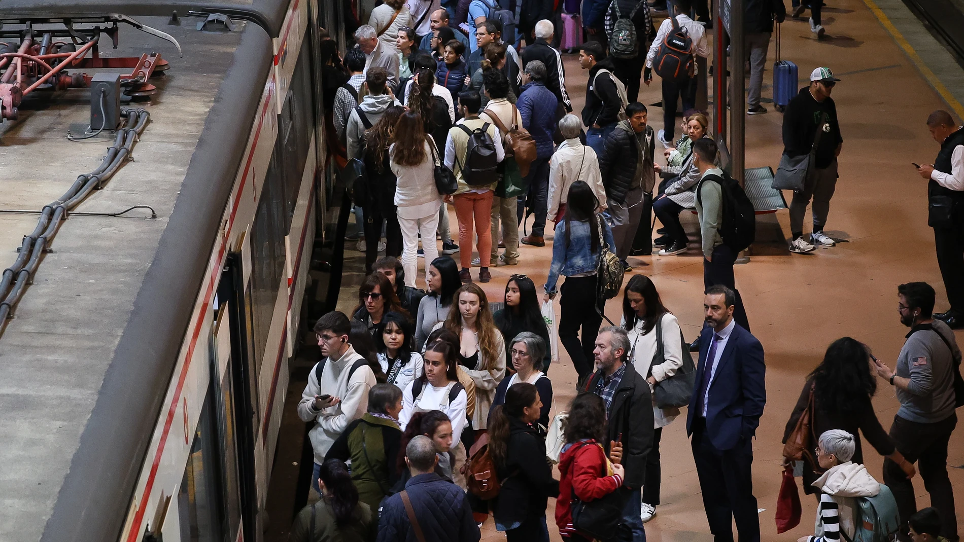 MADRID.-Los nuevos abonos gratuitos de Renfe entrarán en vigor el próximo lunes