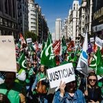 Funcionarios de la Administración de Justicia durante una protesta para reclamar una subida salarial, en la sede del Ministerio de Justicia