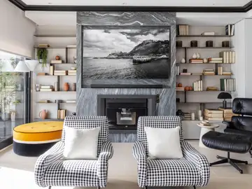 Esta moderna casa en La Moraleja es el escaparate perfecto para piezas de diseño y decoración black&white Esta moderna casa en La Moraleja es el escaparate perfecto para piezas de diseño y decoración black&white