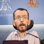 Echenique subraya que el miembro del Ministerio de Igualdad acusado de lesiones a un policía es un mero funcionario