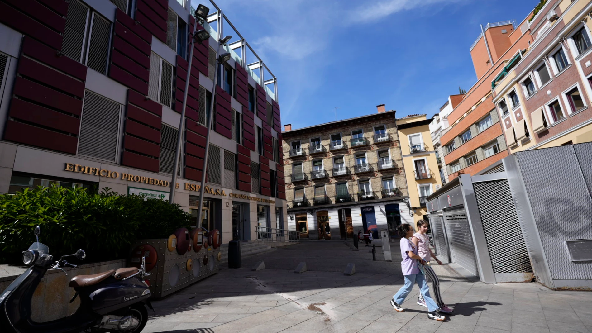 Plaza que ser renombrada como Plaza de las Sinsombrero. David Jar