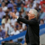 Ancelotti da instrucciones a sus jugadores ante el Almería