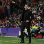 Simeone da instrucciones en la banda de Zorrilla