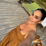Vicky Martín Berrocal en Ibiza con vestido de Zara.