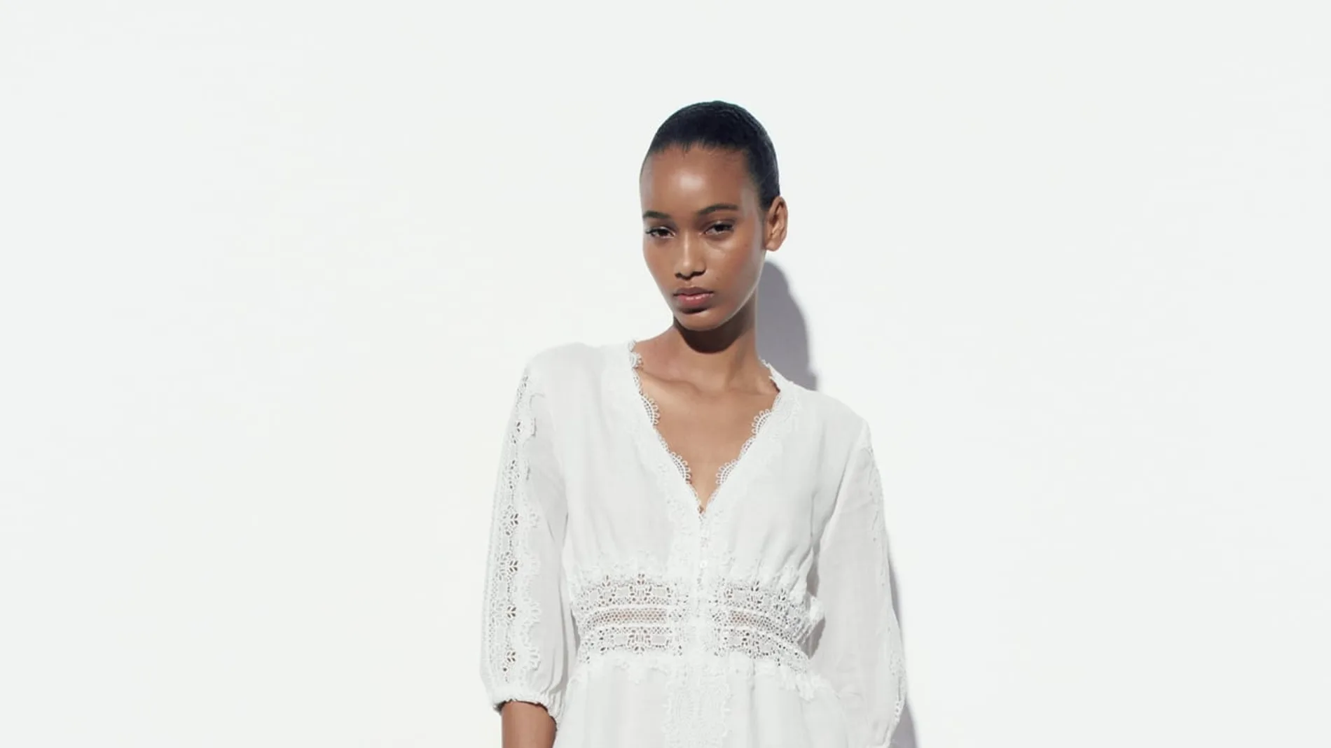 20 vestidos blancos que no te quitarás hasta que llegue el otoño (ya sea con zapatillas o alpargatas de cuña)